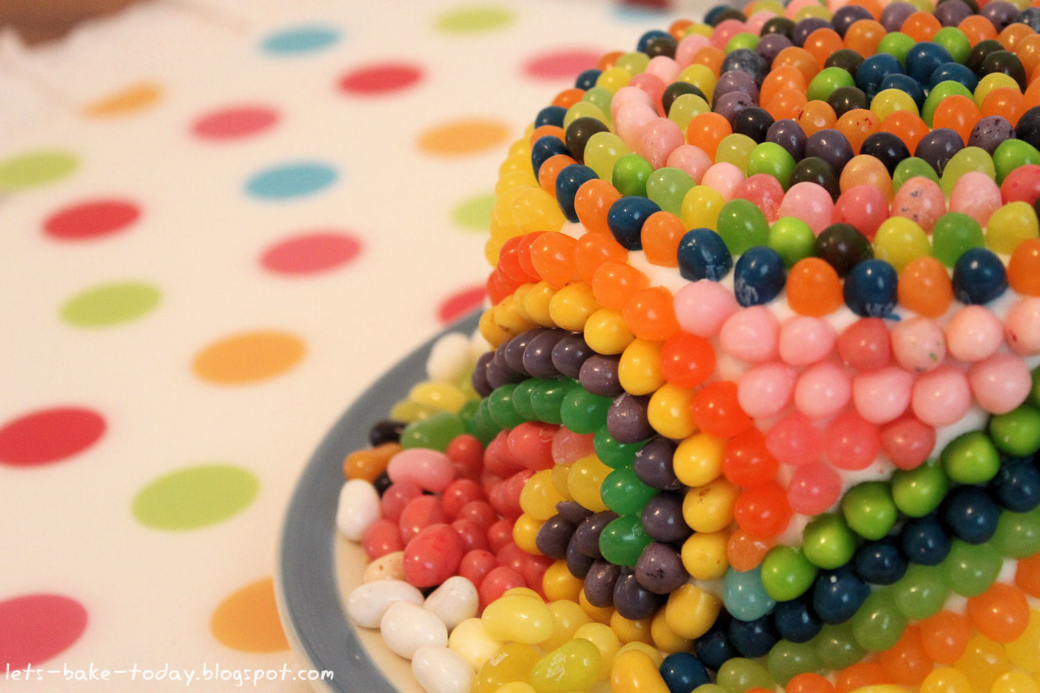 Let's bake today! Jelly Beans Cake!
