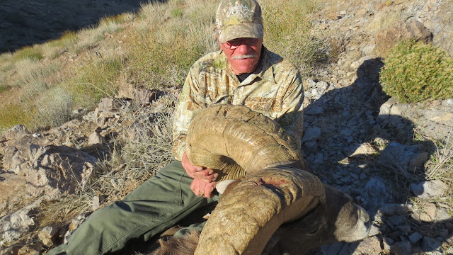 Desert+Bighorn+Sheep+Hunt+Photo+with+Claude+Warrens+Arizona+Super+Big+Game+Raffle+Sheep+with+Guides+Colburn+and+Scott+Outfitters+1.3.JPG