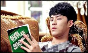 5 Kekurangan Cowok yang Bikin Cewek Jatuh Cinta