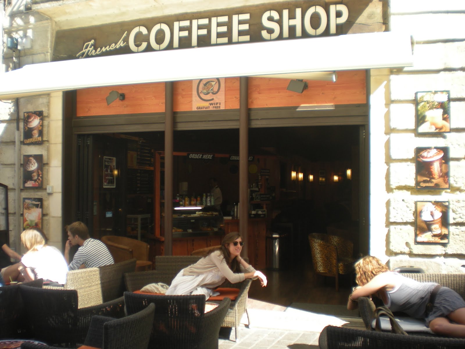 Le Coin des Coms French coffee shop