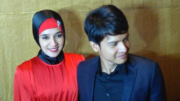 Foto Dhini Aminarti Berhijab