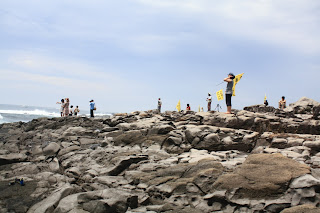 平滑的Gureombi生命之岩與遍佈濟州島各處銳利的火山岩不同