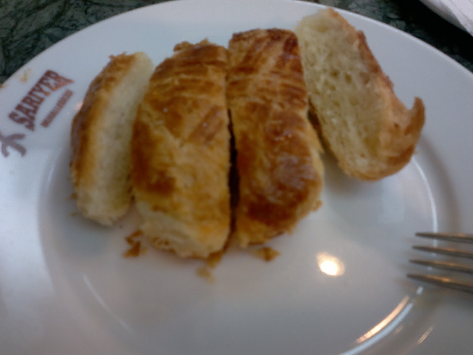 BUYURUN,BERABER OLSUN… TARİHİ SARIYER MUHALLEBİCİSİ VE BÖREK BUYURUN,BERABER OLSUN… TARİHİ SARIYER MUHALLEBİCİSİ VE BÖREK