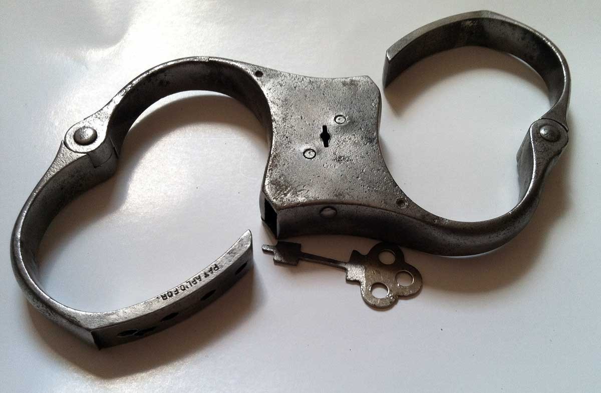 RestraintsBlog 1887 BEAN GIANT HANDCUFFS MARKED PATENT APPLIED FOR