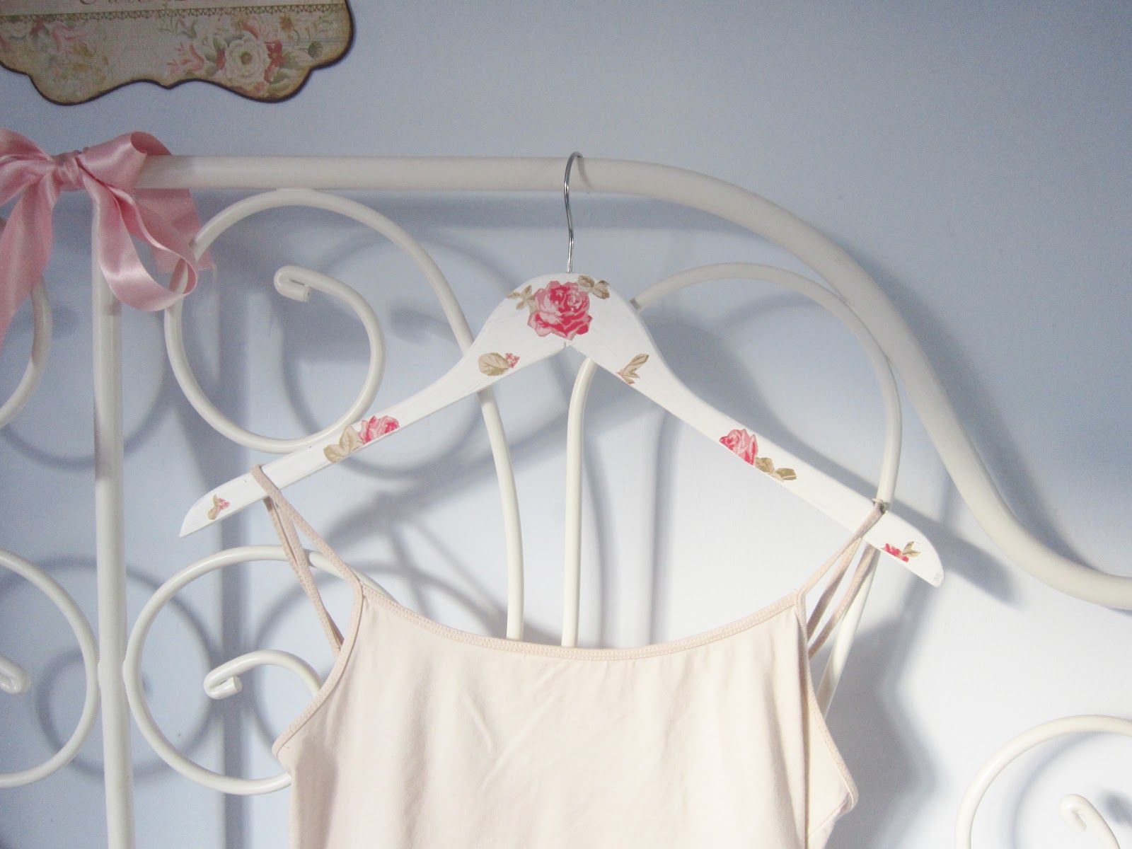 DIY Tutorial Pretty Vintage Style Clothes Hangers ♥ Victoria's