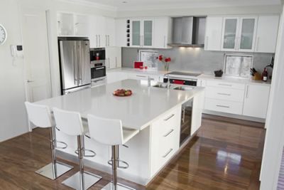 Kitchen White Cabinets on 2011 Modern White Kitchen Cabinets