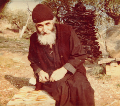 ΓΕΡΟΝΤΑΣ ΠΑΐΣΙΟΣ: ΕΙΔΕΣ ΠΟΤΕ ΣΑΒΑΝΟ ΜΕ ΤΣΕΠΕΣ; ΟΛΑ ΕΔΩ ΜΕΝΟΥΝ! ΓΕΡΟΝΤΑΣ ΠΑΐΣΙΟΣ: ΕΙΔΕΣ ΠΟΤΕ ΣΑΒΑΝΟ ΜΕ ΤΣΕΠΕΣ; ΟΛΑ ΕΔΩ ΜΕΝΟΥΝ!