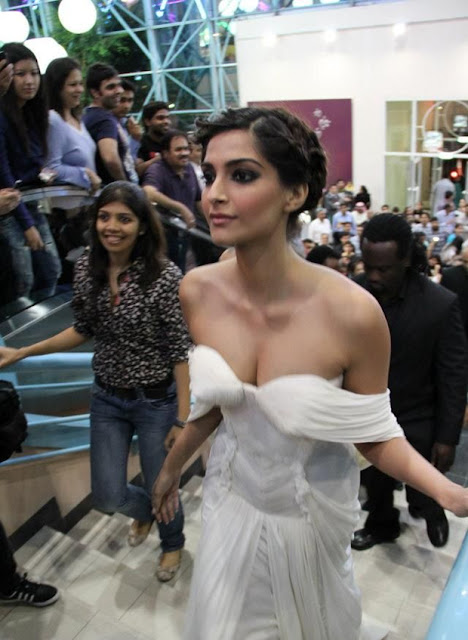 sonam kapoor hot photos in white dress sonam kapoor hot photos in white dress