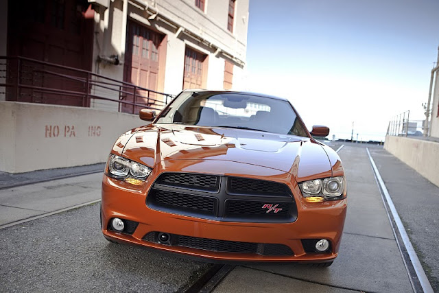 http://4.bp.blogspot.com/-5fwvJWzVLF0/Tcc1wPVMmyI/AAAAAAAAFMk/40Z5ct3nTVg/s1600/2011-dodge-charger-front-view.jpg