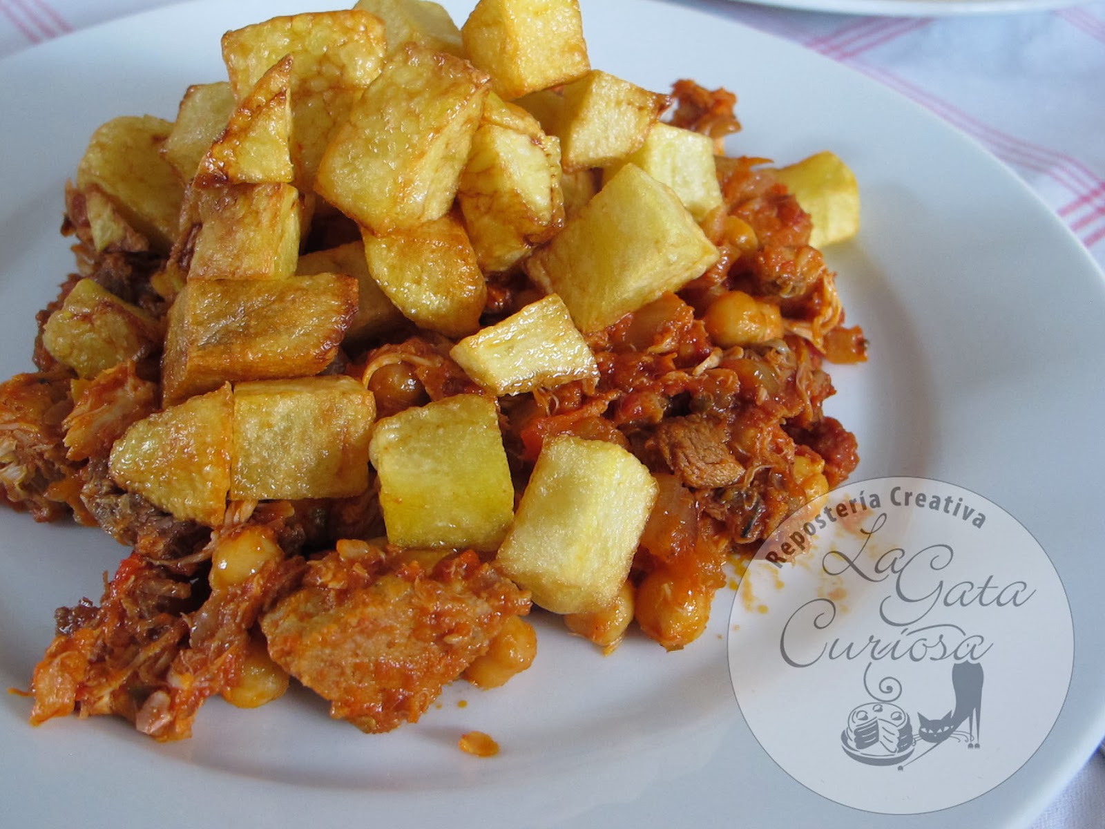 ropa vieja gallega con patatas fritas