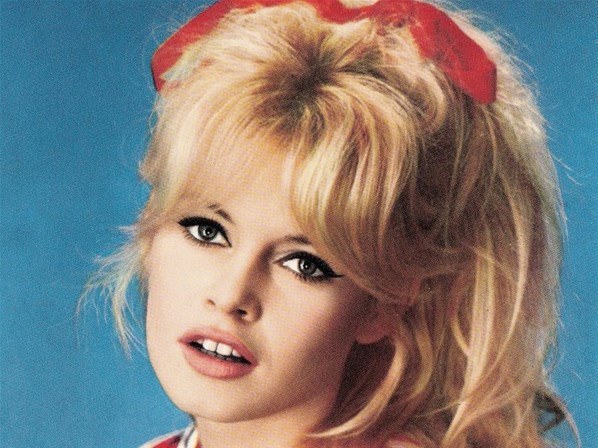 Tendências para cabelos : caramelo e camomila são as cores que vão predominar Brigitte Bardot