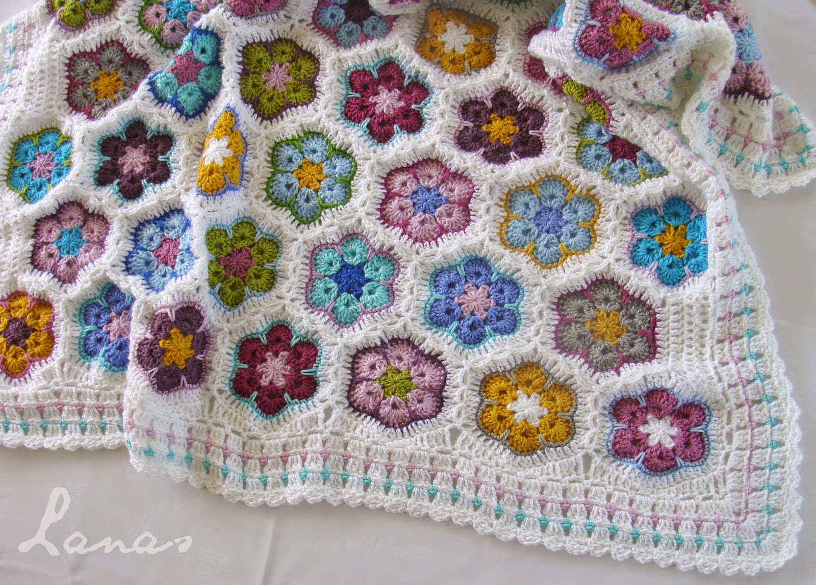 Lanas de Ana Blanket African Flowers