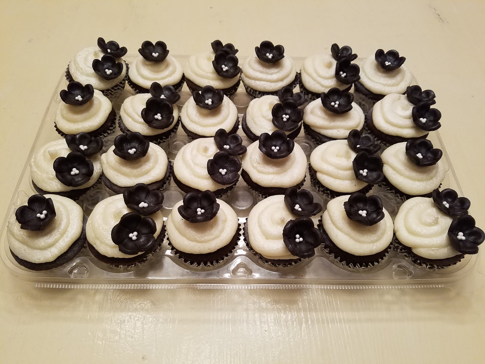 Formal Black and White Cupcakes