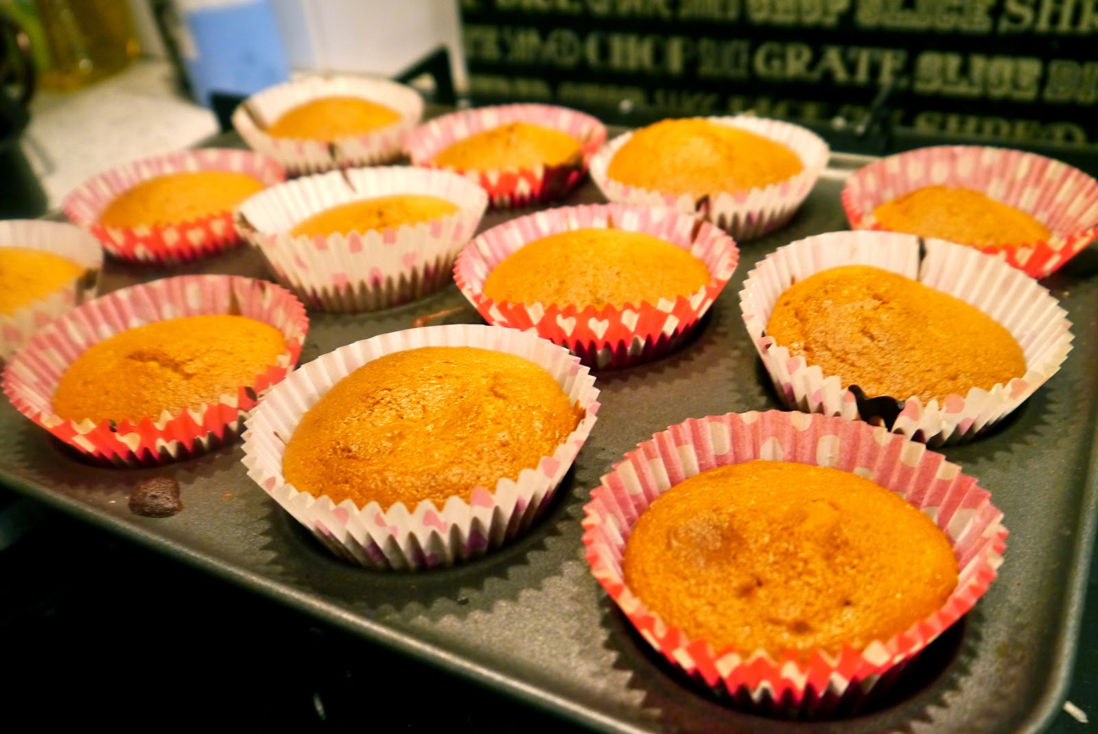 SUPERCALAFASHIONISTIC Exploding Cupcakes