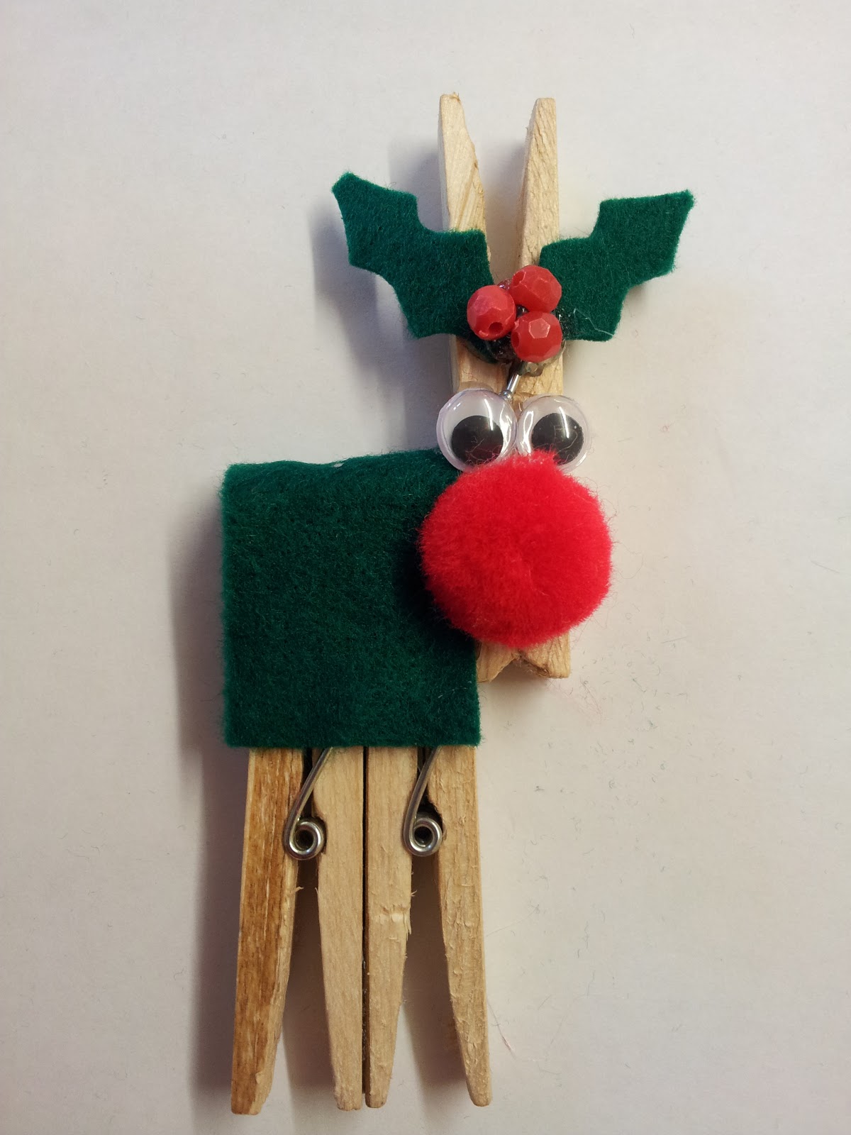 Newly Creative Mumma: Wooden Peg Christmas Reindeer
