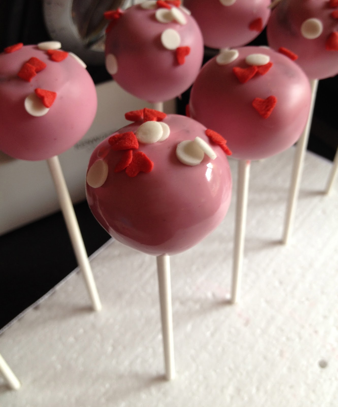 Elaine's Sweet Life Making Cake Pops {Tutorial}