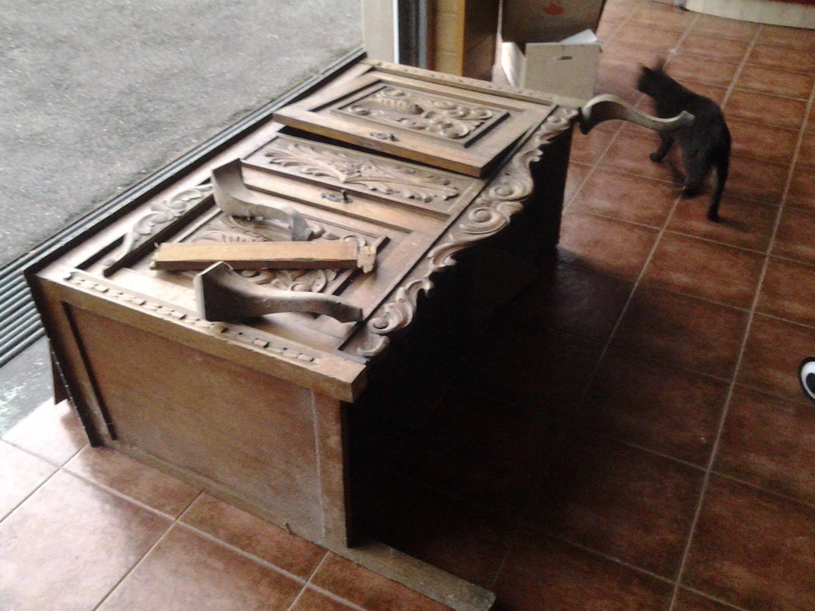 La Almoneda de Ana: UN APARADOR RESTAURADO