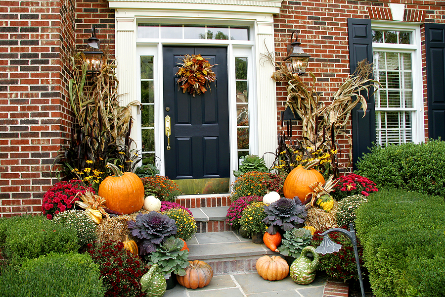 The Finishing Touches  Weekend Inspiration  Welcoming Fall Front Entry