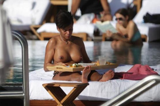 Samuel Eto's Wife exposes Breatises at public pool Samuel Eto's Wife exposes Breatises at public pool