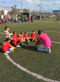 οδηγίες του προπονητή  προς τα τζούνορ