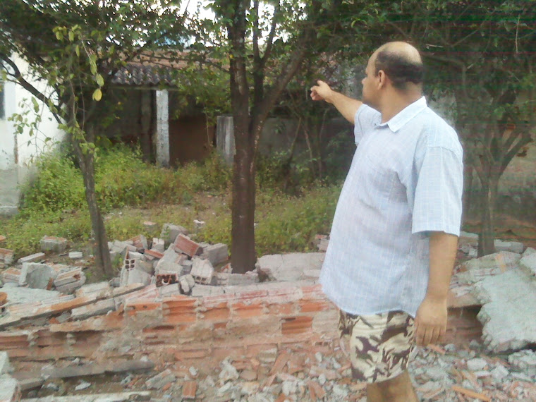 Moradores assustados buscam solução.   (vejam as imagens abaixo)