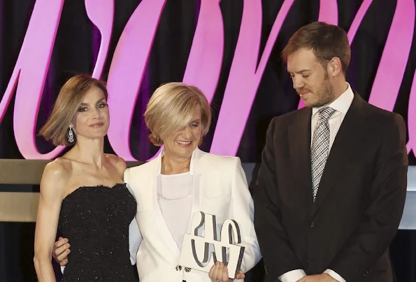 Queen Letizia honors conductor Inma Shara, doctor María Neira and actress Salma Hayek with the Premios Woman awards related to the women's magazine Woman Madame Figaro