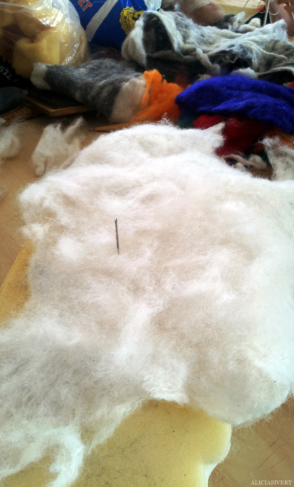 aliciasivert, alicia sivertsson, alicia sivert, felting, tovning, torrtova, tova, våttova, våttovning, torrtovning, tovnål, nål, textil, art, konst, textile, hattifnatt, moomin, mumin, tove jansson, 100 år, diy, craft, handicraft, lamp, night light, nightlight, wool, ull, lampa, nattlampa, hantverk, alster, makeri