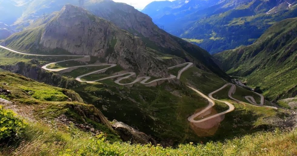 10 Breathtaking Roads Around the World Top 10s