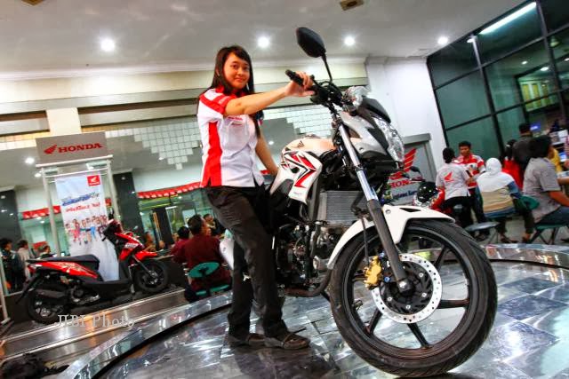 Yang biasanya kita membahas motornya, coba sekali-kali kita pamerkan title=