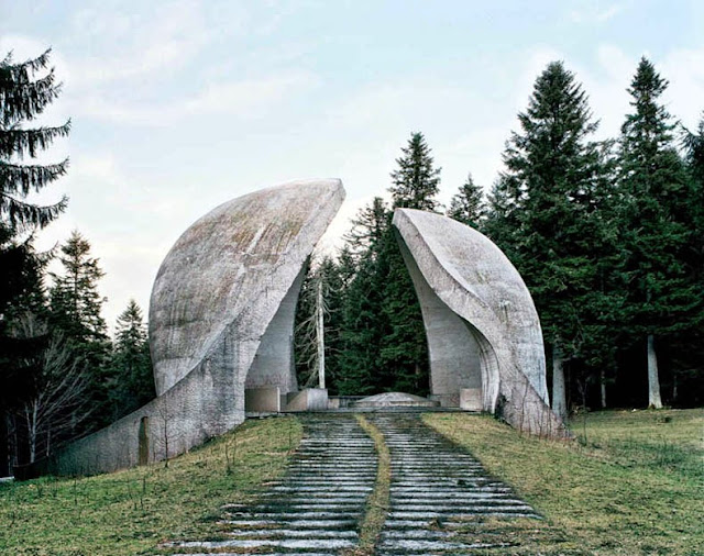 Monumentos olvidados de la ex Yugoslavia