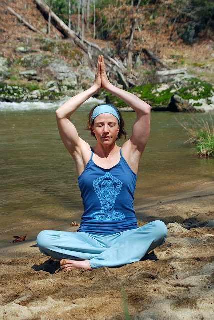 yoga+pose+organic+tank - Strike A Pose in the Yoga Organic Tank