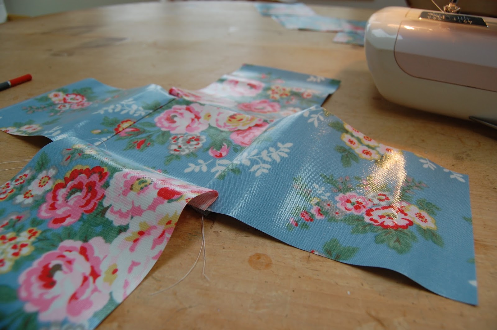 CRAFTY RED Oil Cloth box tutorial