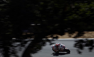 Motorsport community mourns Simoncelli Motorsport community mourns Simoncelli
