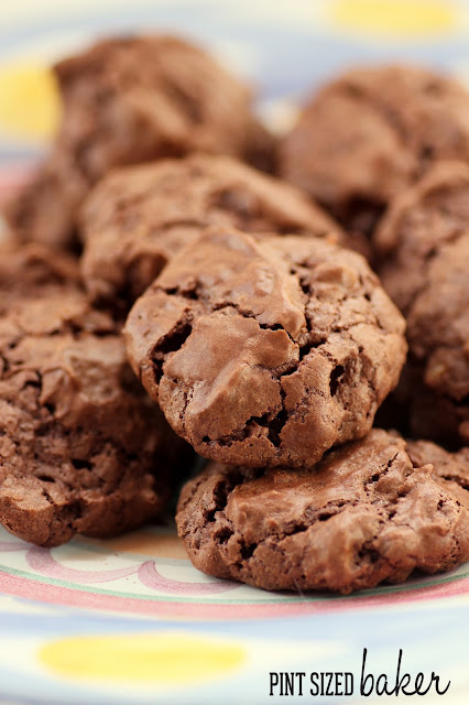 Chocolate Meringue Pillow Cookies 2 Got a craving for Macarons, but suck at making them? Give  these Chocolate Meringue Pillow Cookies a try. Same ingredients, but not nearly as fussy to make.