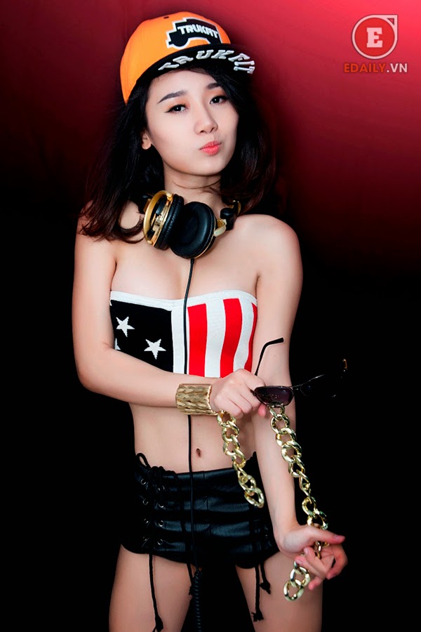 DJ Moon Kim với thân hình bốc lửa