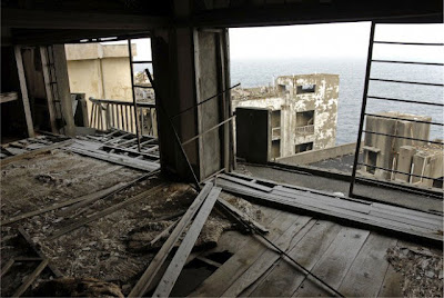Kisah Misteri Pulau Hashima BANGUNAN, FAKTA DAN INFORMASI, GAMBAR PULAU HASHIMA, KEBANGKITAN PULAU HASHIMA, KEGEMILANGAN PULAU HASHIMA, KEJATUHAN PULAU HASHIMA, KISAH MENGENAI PULAU HASHIMA, KISAH PULAU HASHIMA, LAGENDA PULAU HASHIMA, LOKASI PULAU HASHIMA, MISTERI PULAU HASHIMA, PEMBELIAN PULAU HASHIMA, PULAU, SEJARAH, SEJARAH PULAU HASHIMA