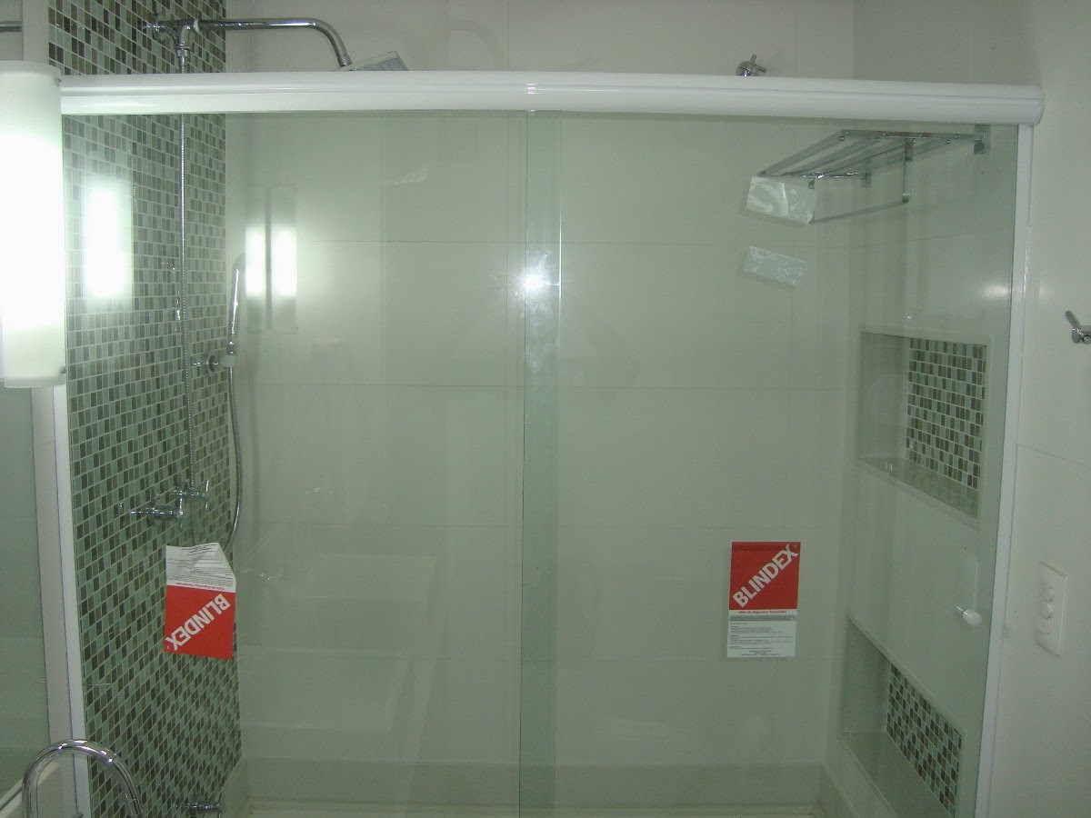 #823127 na instalação de box de vidro para banheiro e em envidraçamento de 1200x900 px Banheiro De Vidro Na Rua 3721