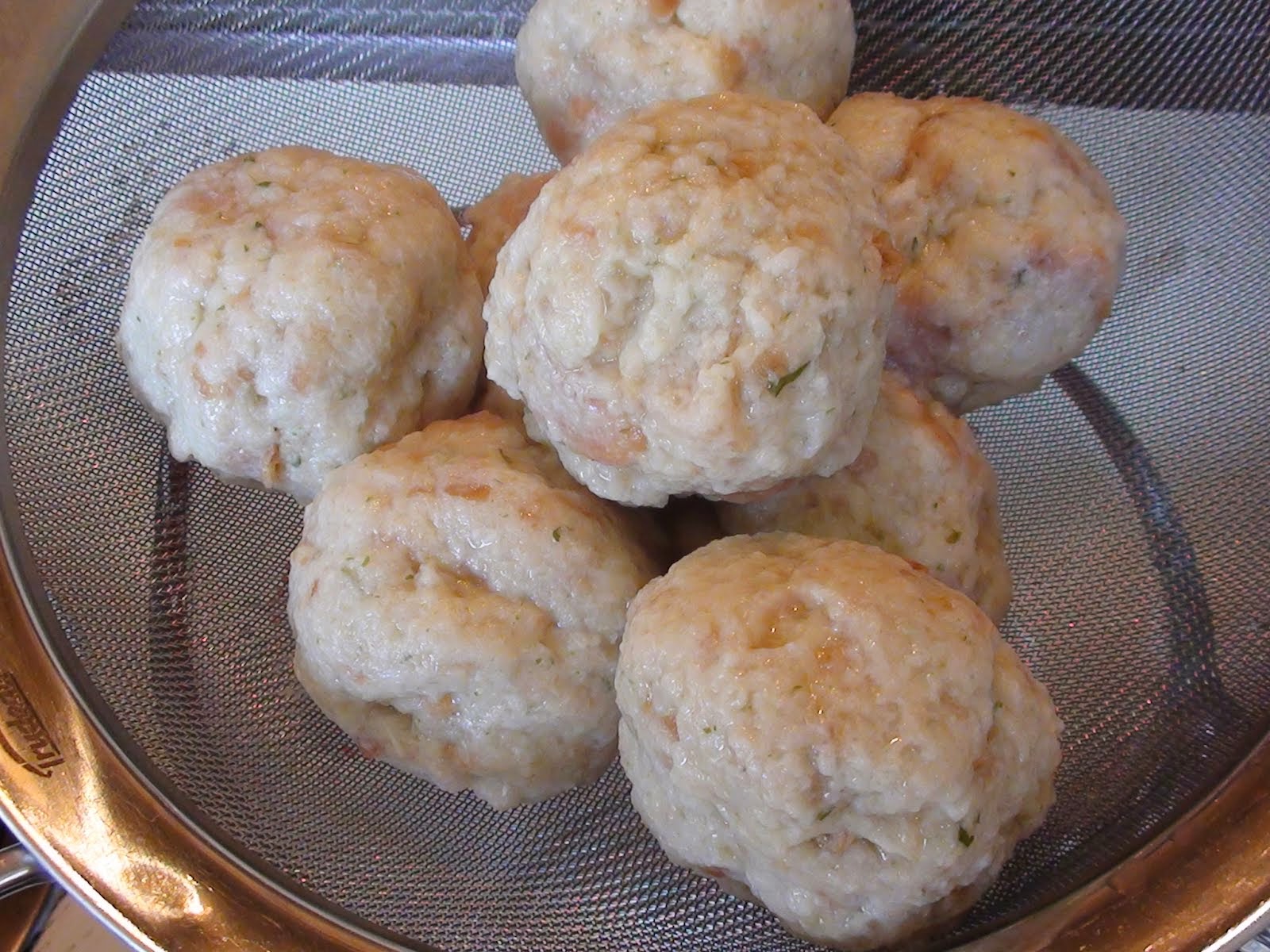 zsuzsa is in the kitchen HUNGARIAN BREAD DUMPLINGS ZSEMLEGOMBÓC