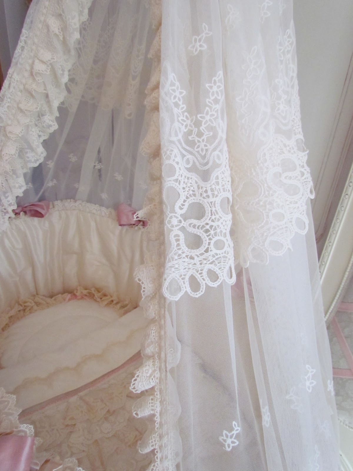 Angela Lace Sweet Wrought Iron Baby Bed