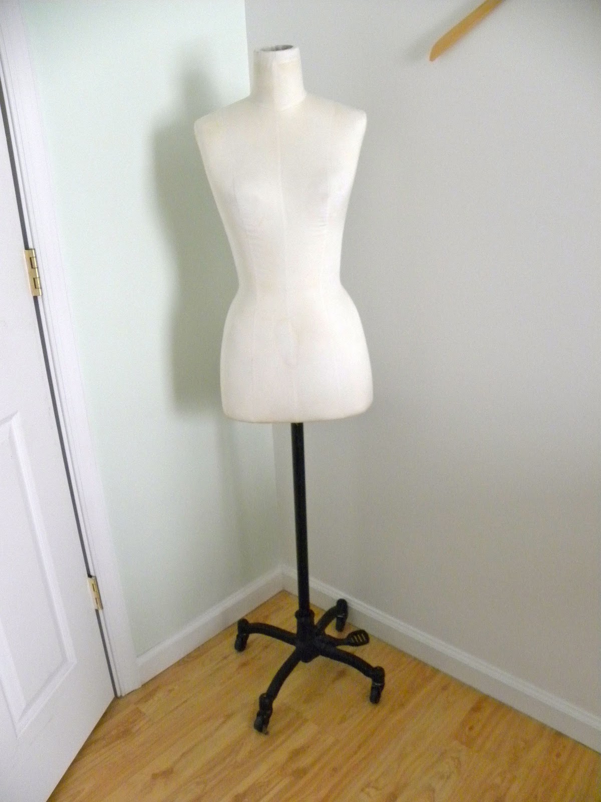 alessandra's crafts, fashion & inspirations New Dress Form (Or