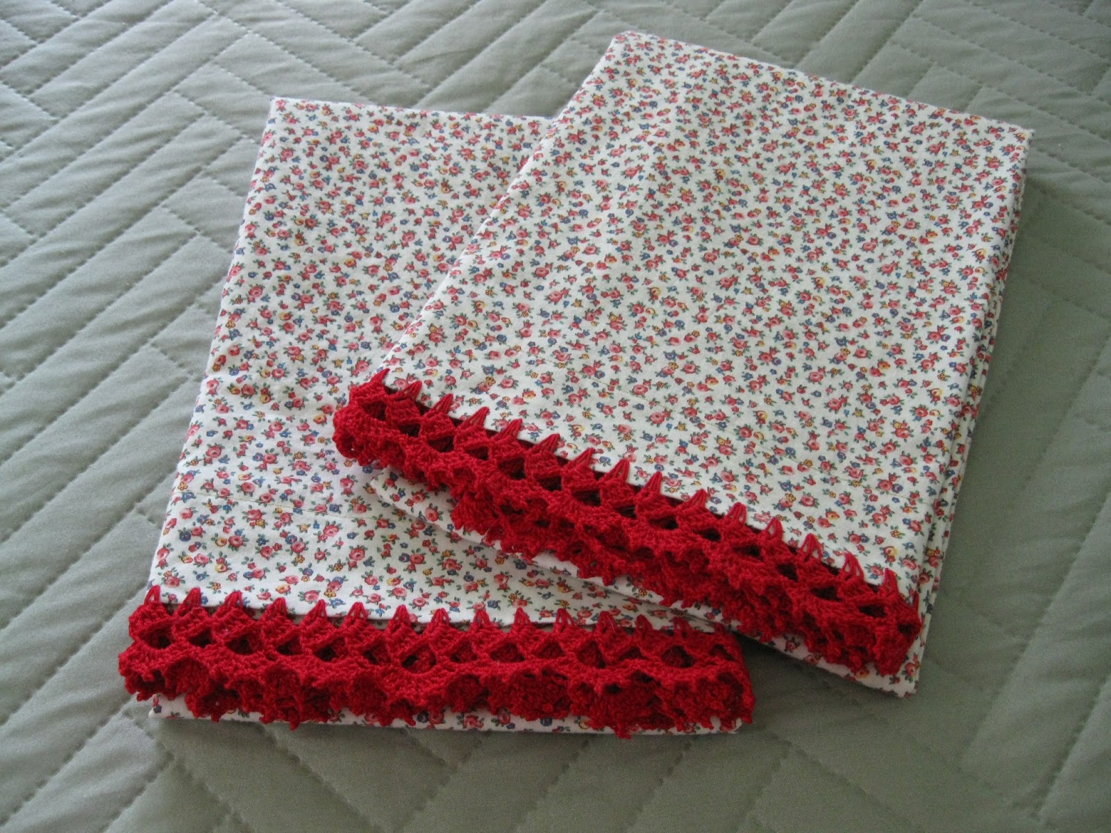 Creative Quest Crochet Edge Pillowcases