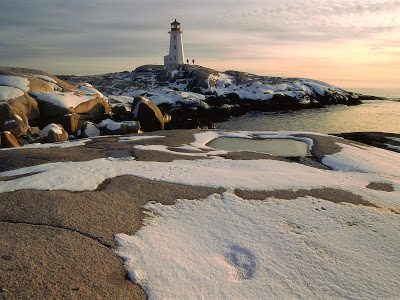 pictures of lighthouses with snow