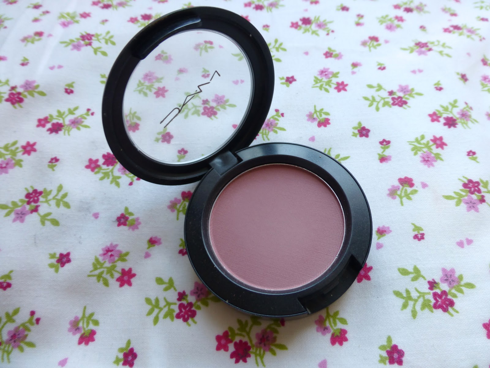 Blue Eyes and Flowers MAC Mocha Blush