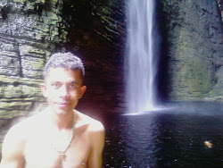 Joãozinho guia de turismo de Ibicoara Bahia. Aqui a cachoeira da Fumacinha em Ibicoara.