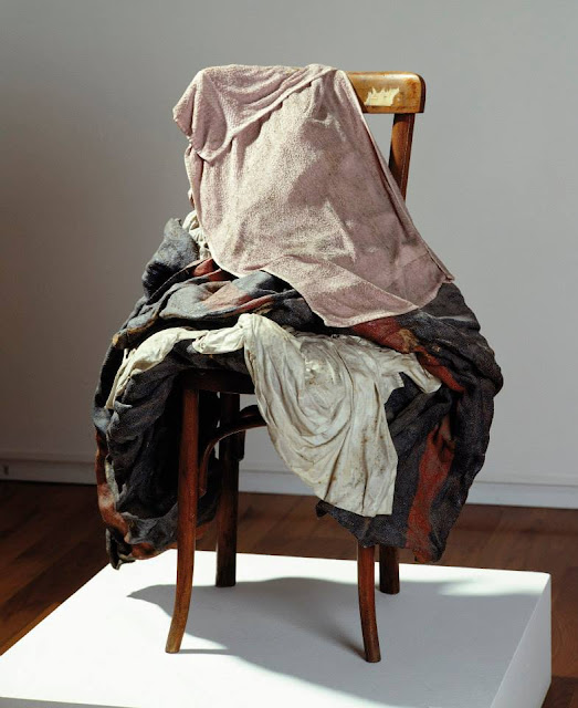 EXPERIMENTAR Y CREAR ANTONIO TÁPIES , DEL OBJETO A LA ESCULTURA