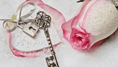 Dua Belas Puisi Romantis yang Indah Tentang Cinta Dua Belas Puisi Romantis yang Indah Tentang Cinta