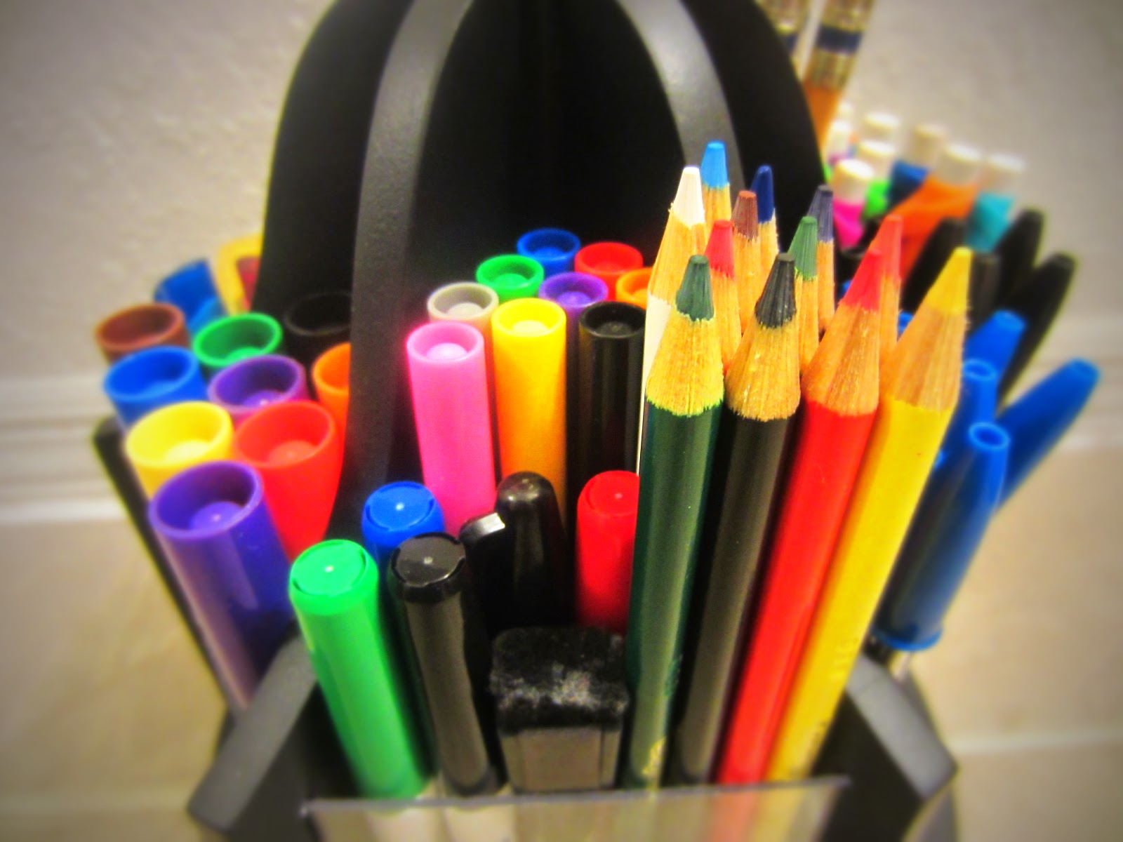 Eloquent Hijabi How to organize Pens, Pencils, Markers...