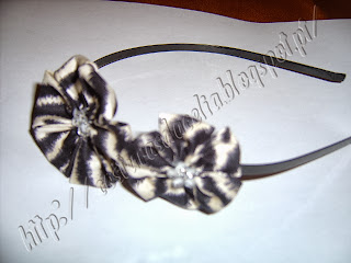 <Img alt = uma bandolete de flor de fuxico