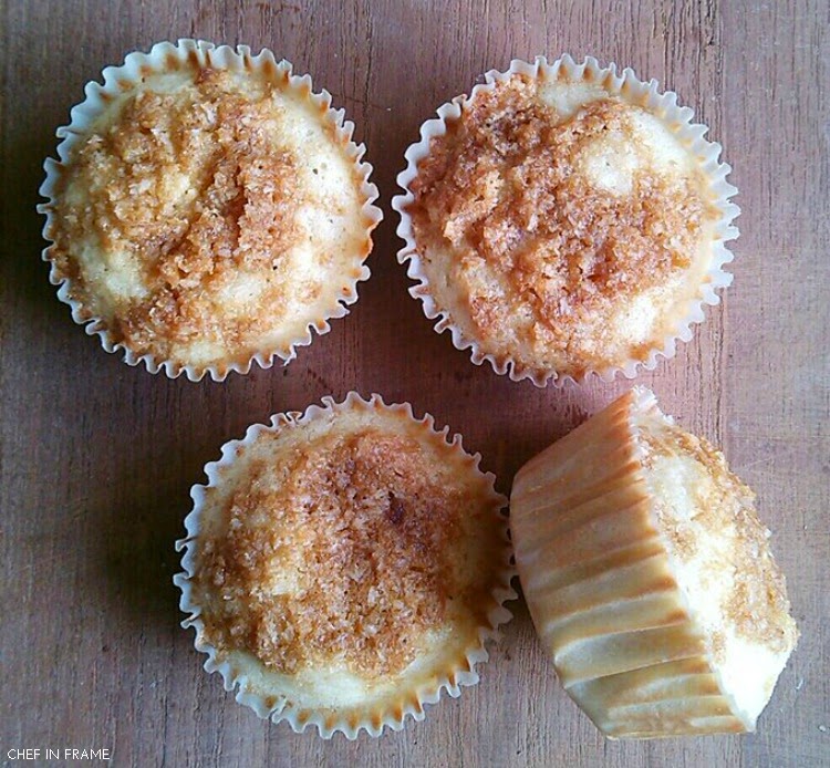 Easy Coconut Crumb Muffins Easy Coconut Crumb Muffins with Coconut Crumbs on Top
