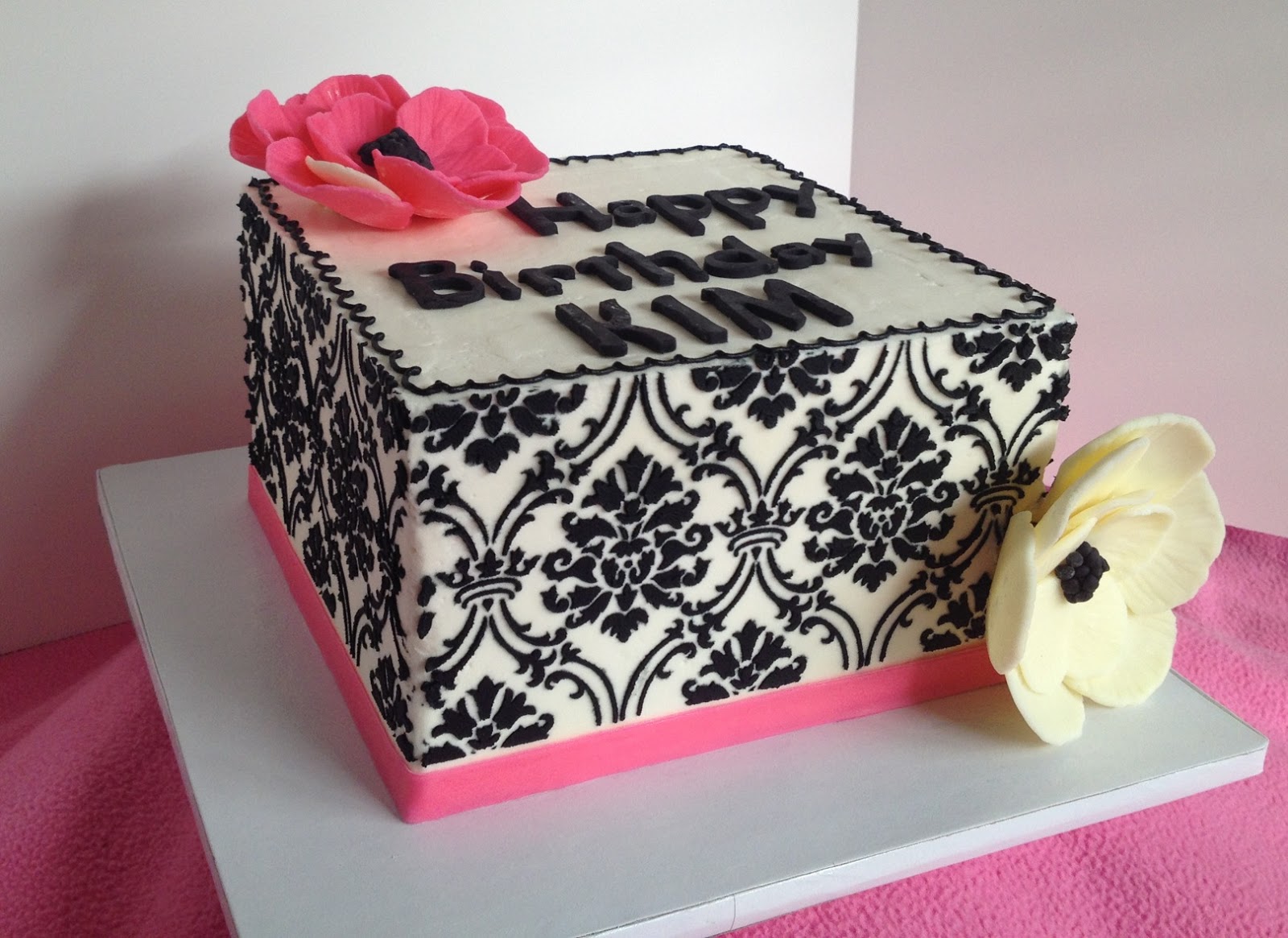 The Sugar Queen Damask print Cake!